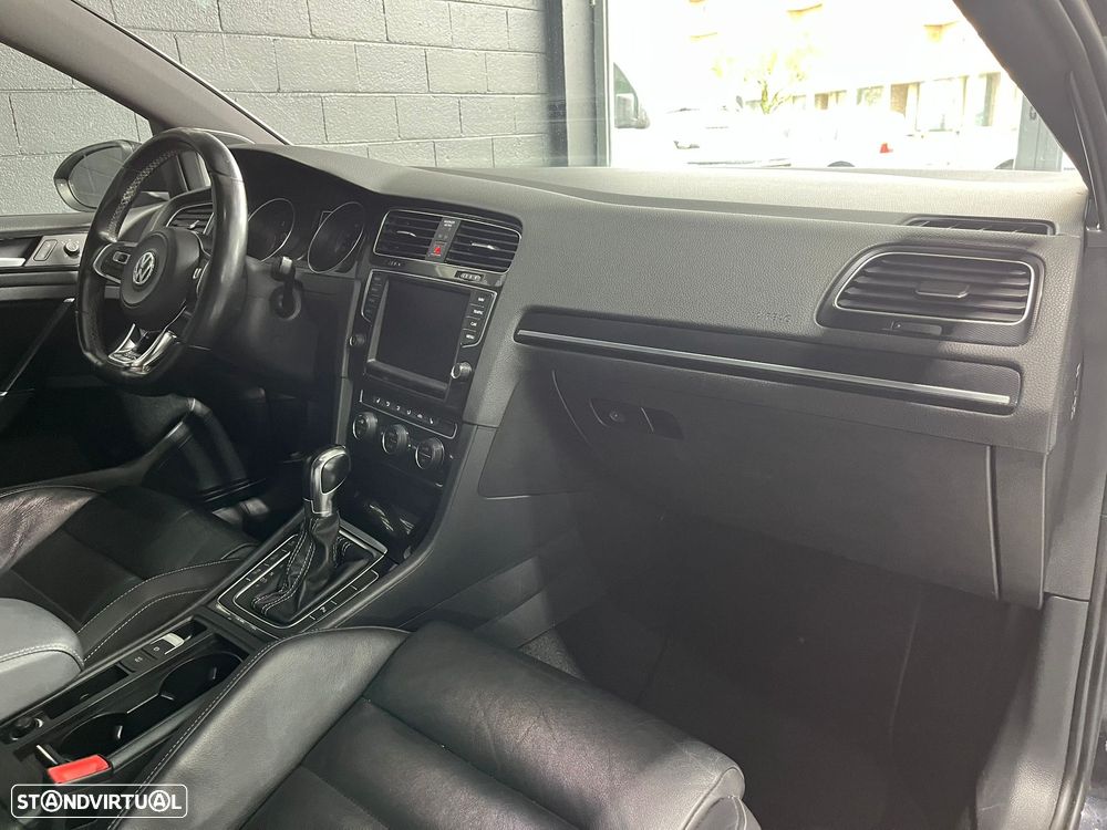 VW Golf 2.0 TDi DPF DSG GTD - 33