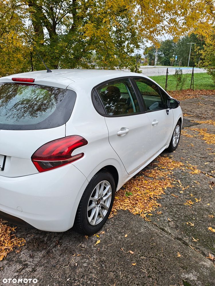 Peugeot 208 - 4