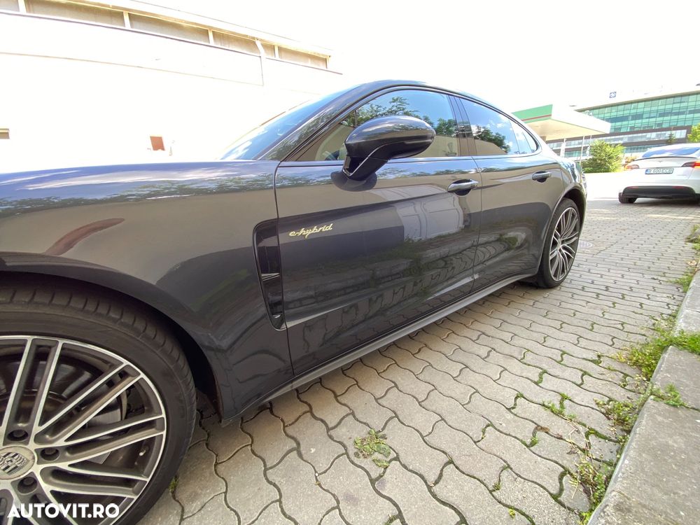 Porsche Panamera 4 E-Hybrid - 12