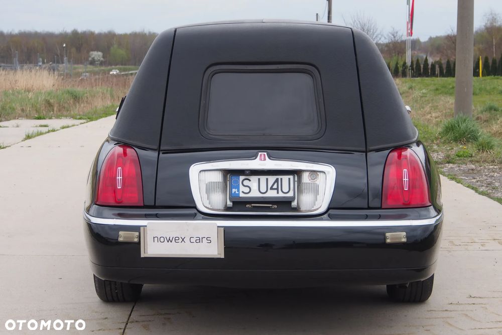 Lincoln Town Car - 7