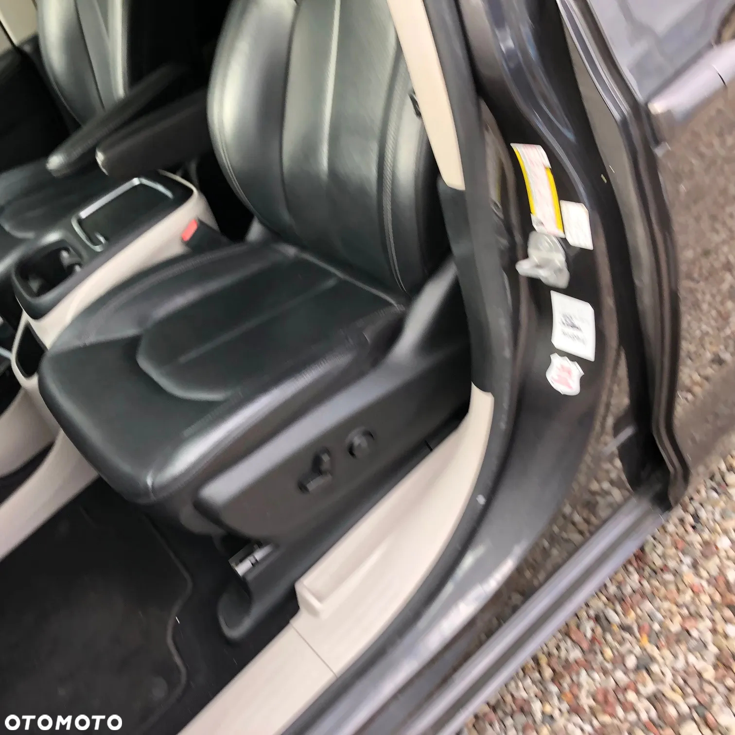Chrysler Pacifica - 16