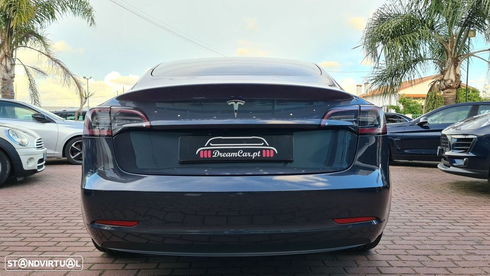 Tesla Model 3 - 4