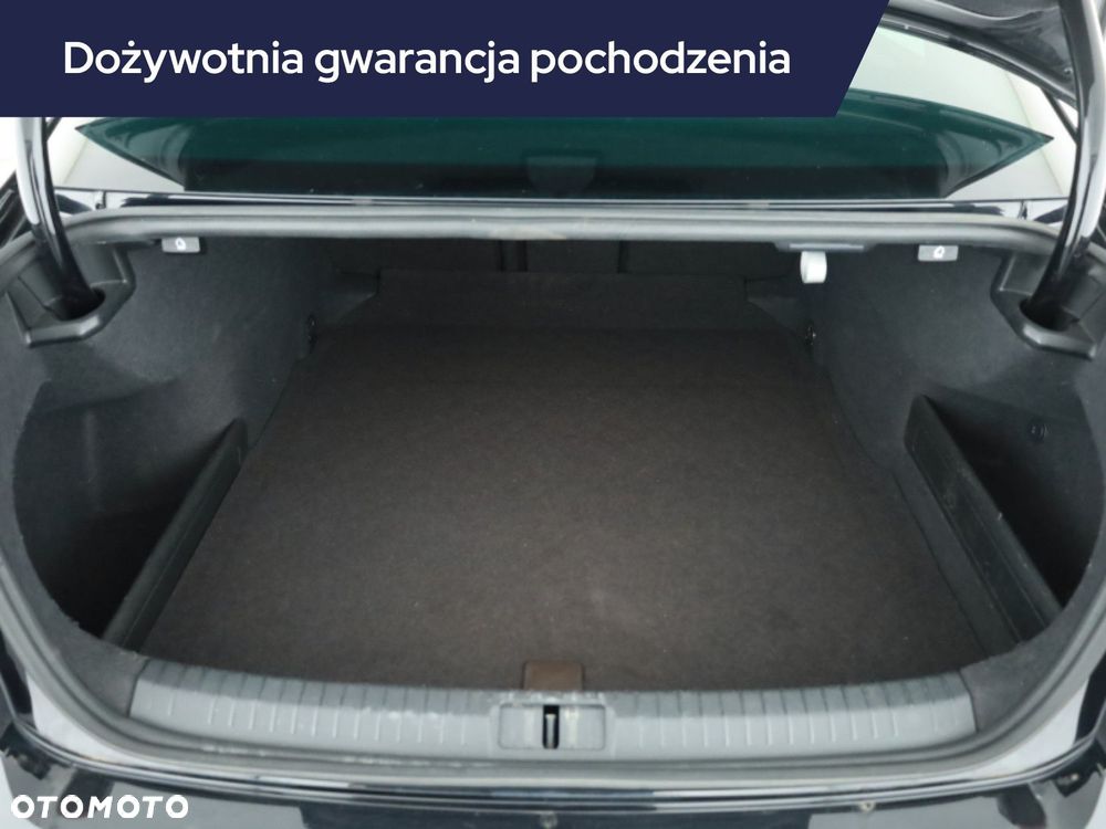 Volkswagen Passat - 21