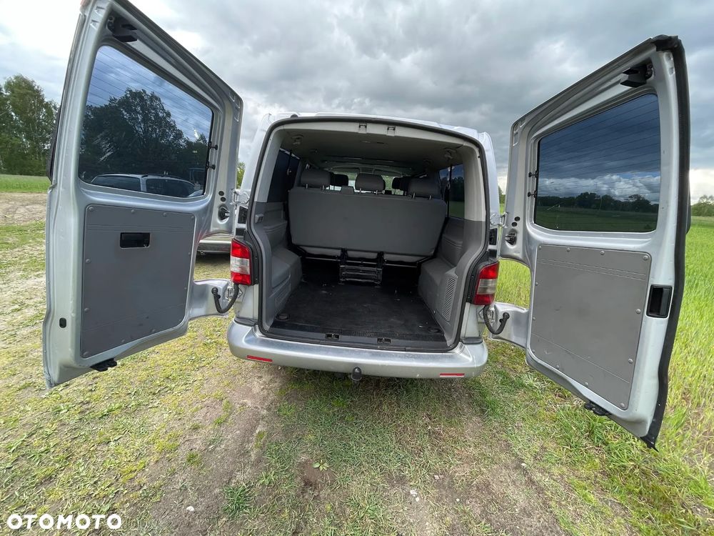 Volkswagen Caravelle - 11