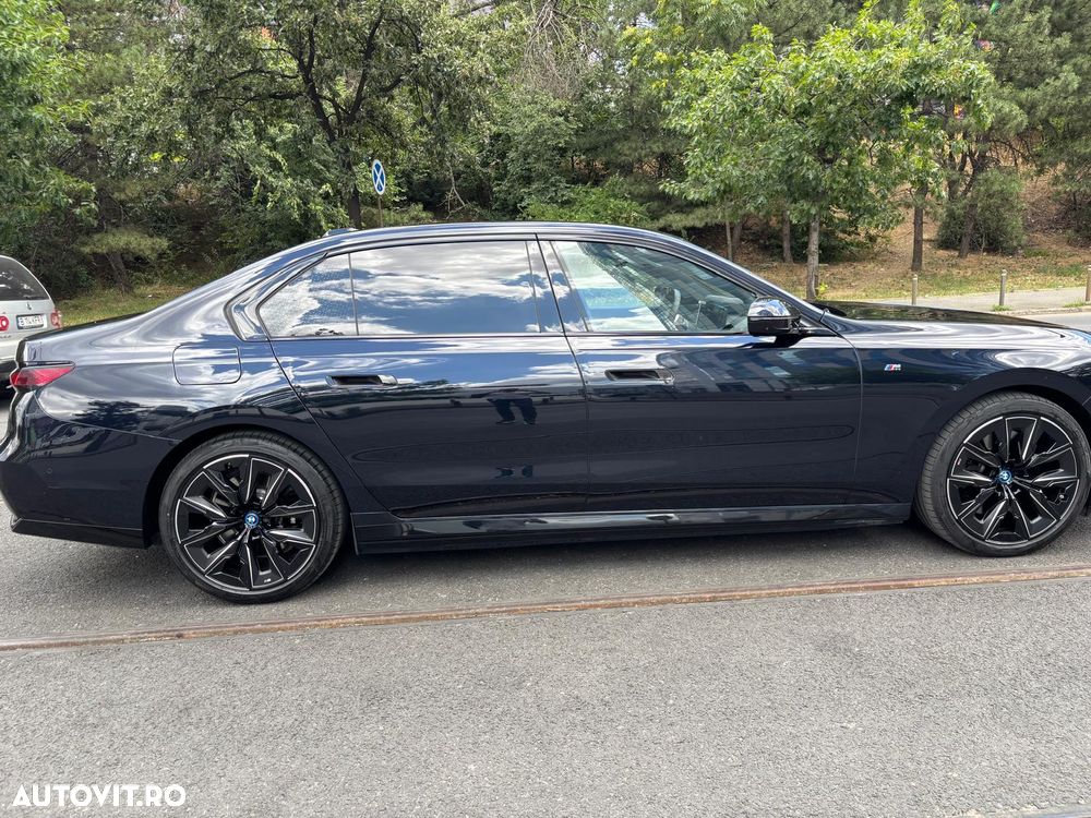 BMW i7 - 8