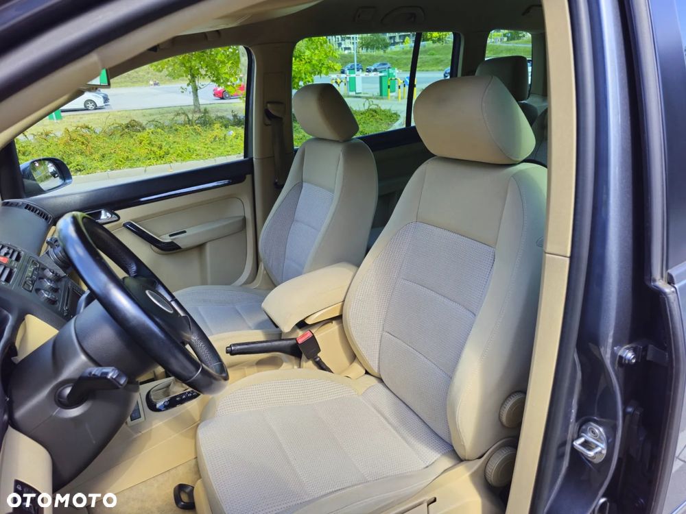 Volkswagen Touran 2.0 TDI Highline DSG - 9