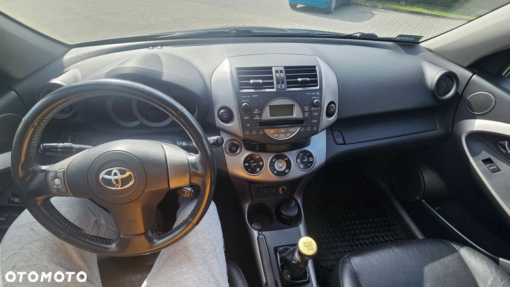 Toyota RAV4 - 2