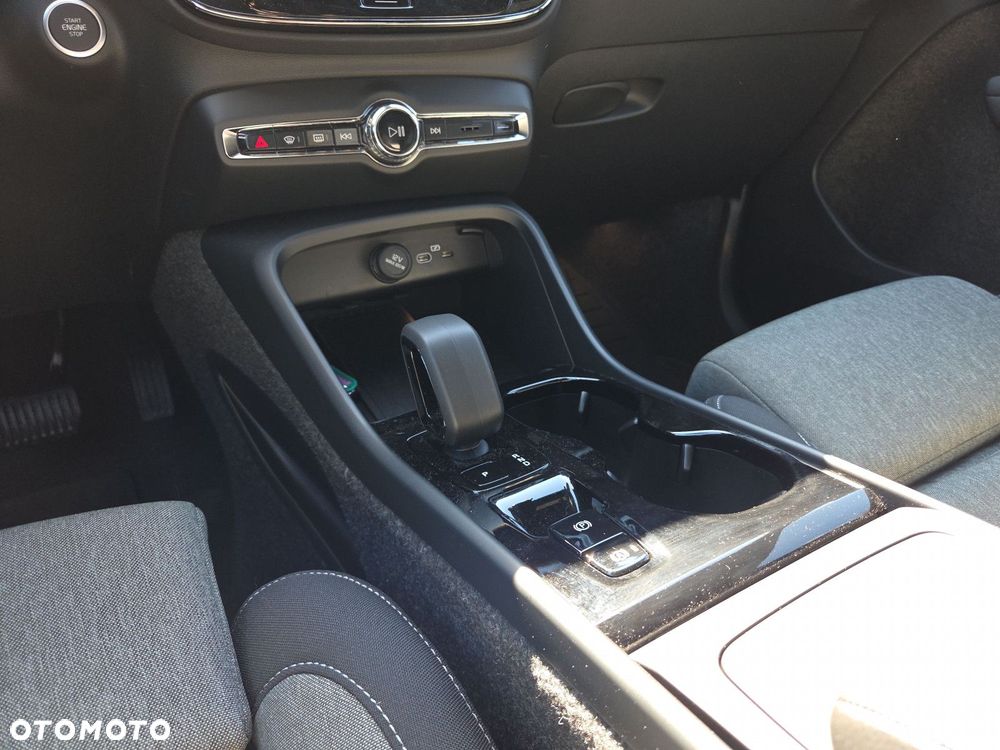 Volvo XC 40 B4 Plus Dark - 26