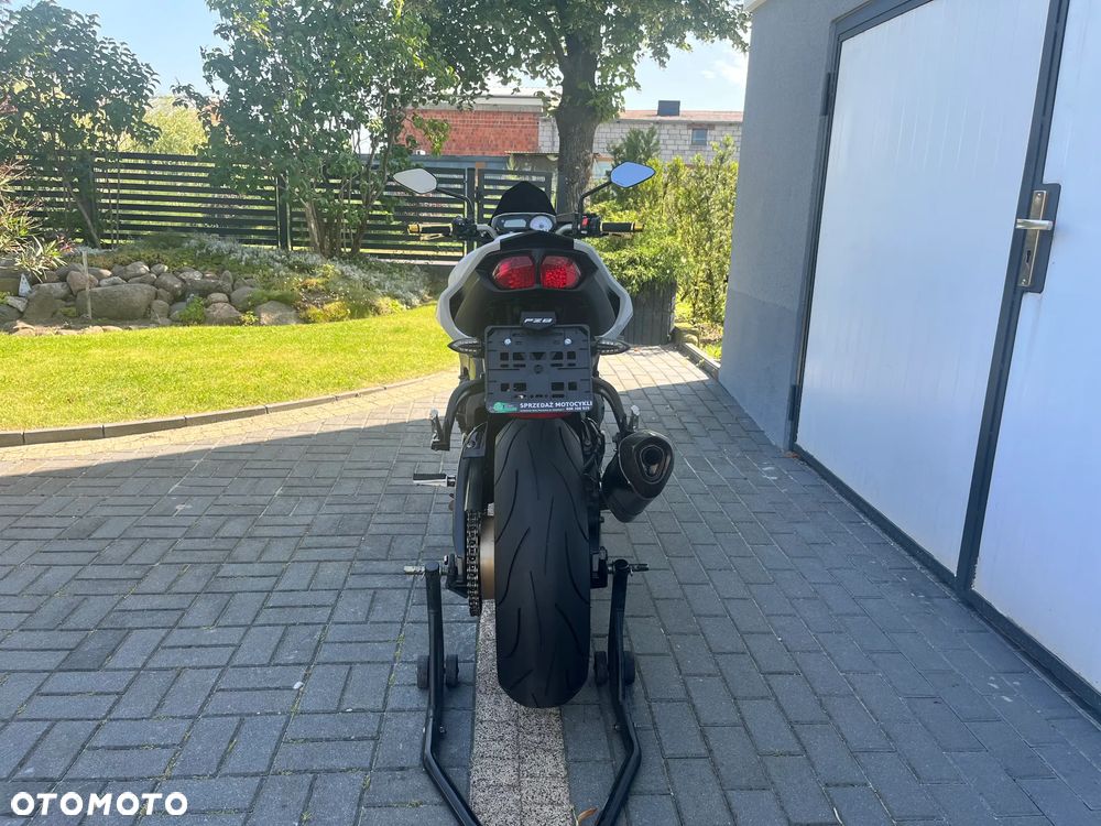 Yamaha FZ8 - 7