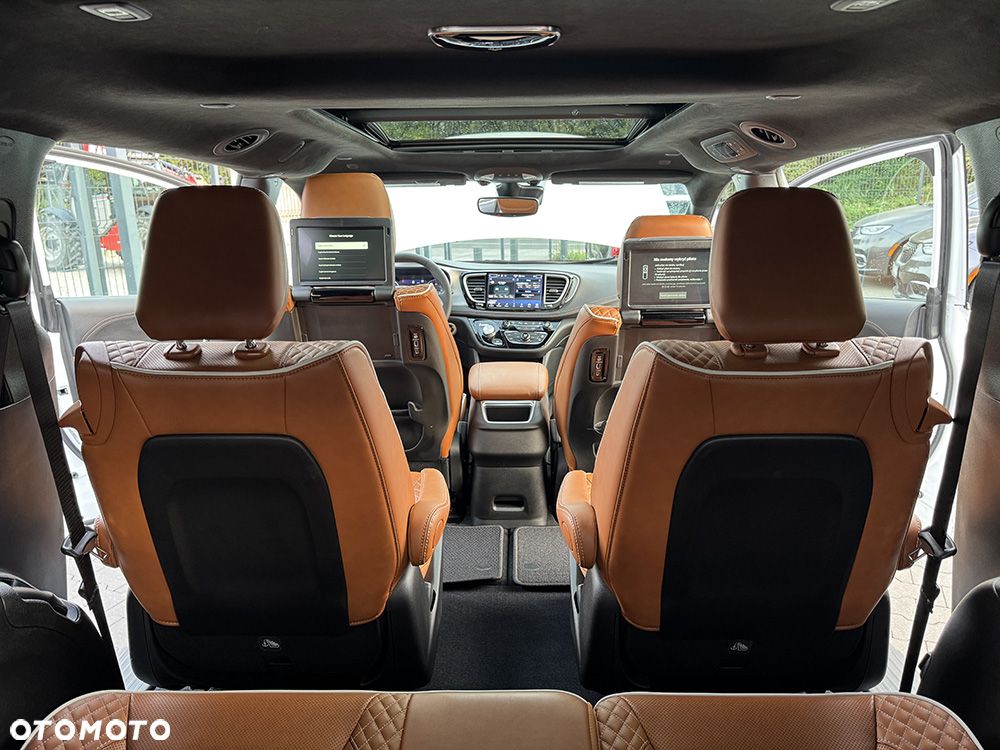 Chrysler Pacifica - 16