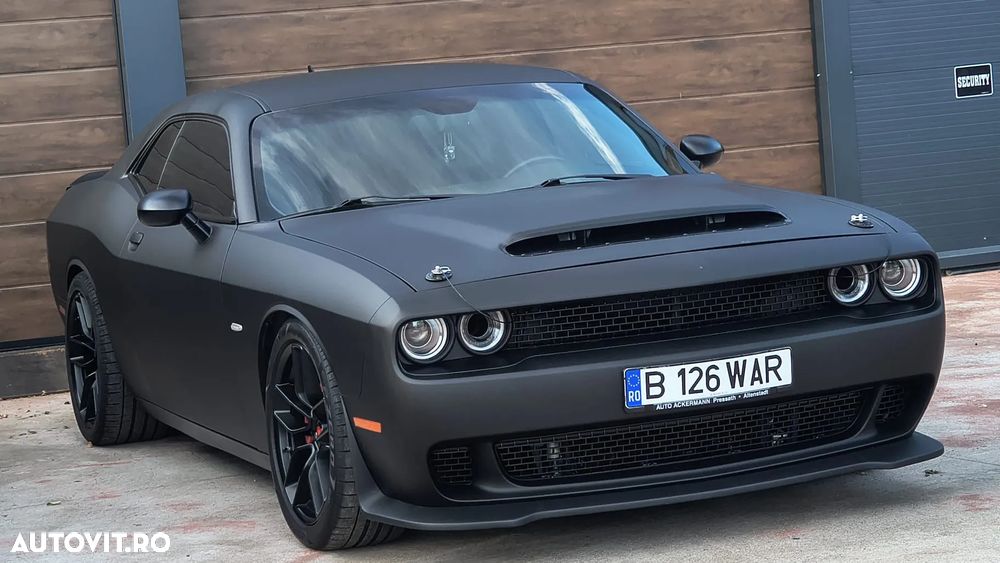 Dodge Challenger - 1
