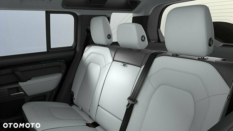 Land Rover Defender - 7