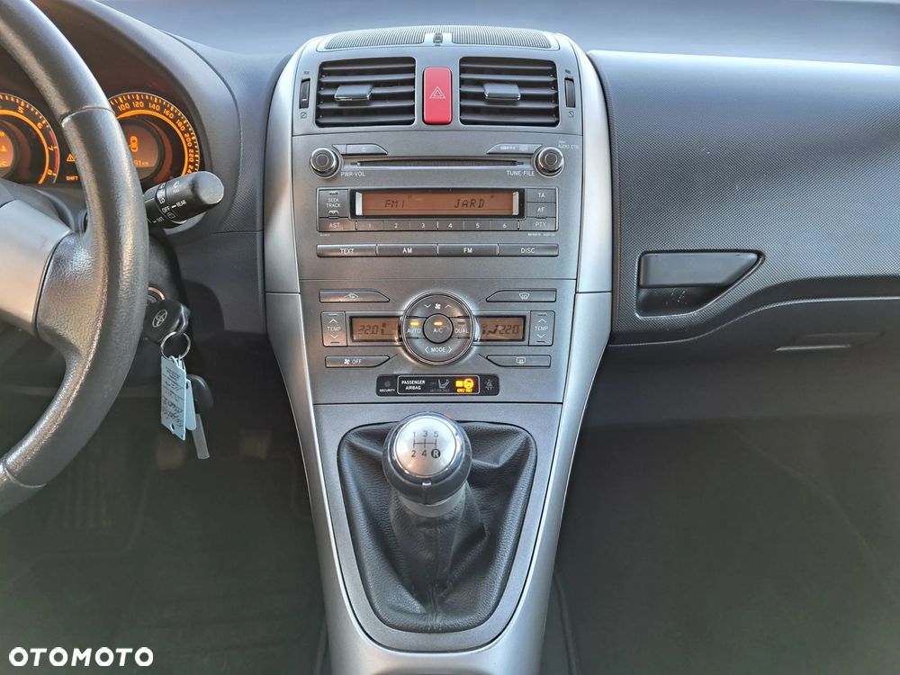 Toyota Auris - 22