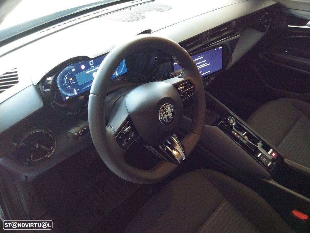 Alfa Romeo Junior 1.2 Ti Q4 eDCT6 - 11