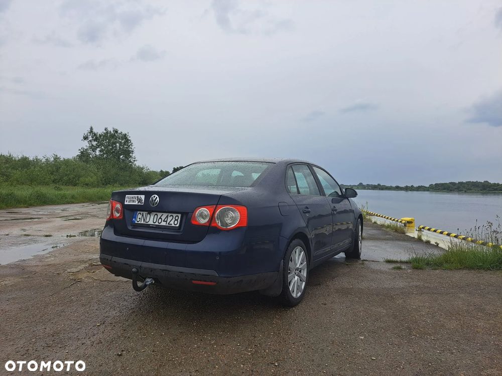 Volkswagen Jetta 1.6 Comfortline - 8
