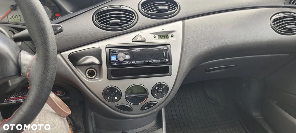 Ford Focus 1.6 Ghia - 9