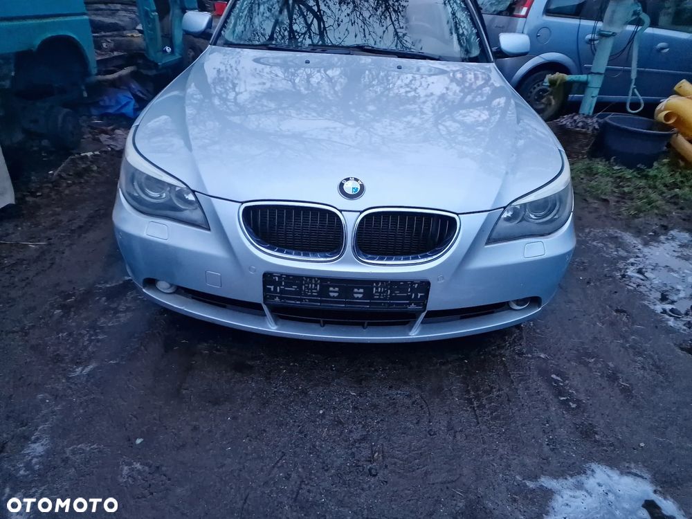 Zderzak  przód  BMW  E60  E61  w  kolorze  354 - 2