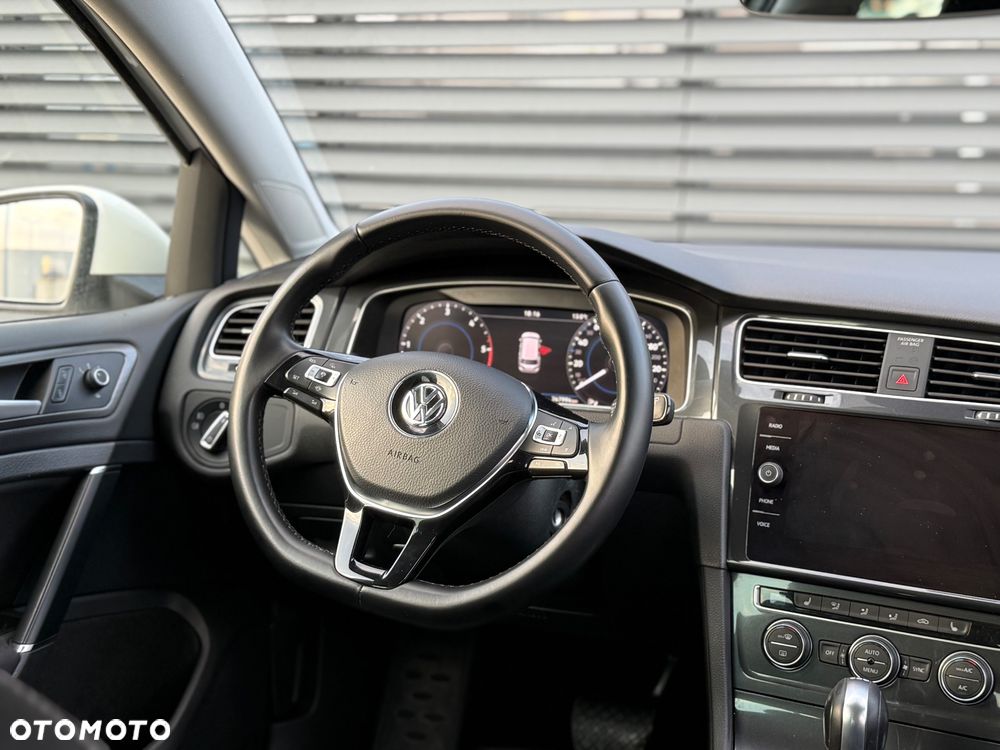 Volkswagen Golf - 20