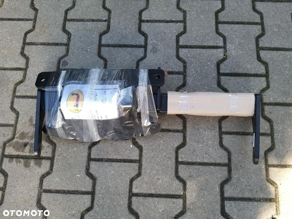 HAK TOYOTA AVENSIS Kombi (T27)  2009-  2015- szybkodemontowany wertikalny - 1