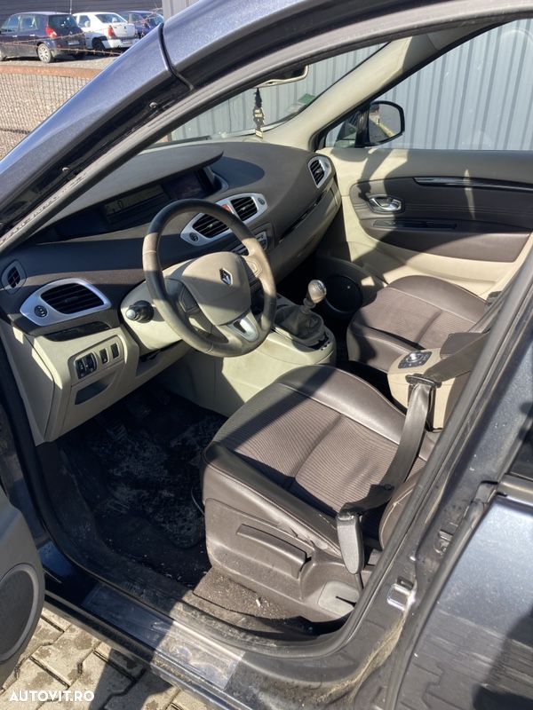 Dezmembrez Renault Scenic 3 1.9 dCi F9Q-870 2010 - 9