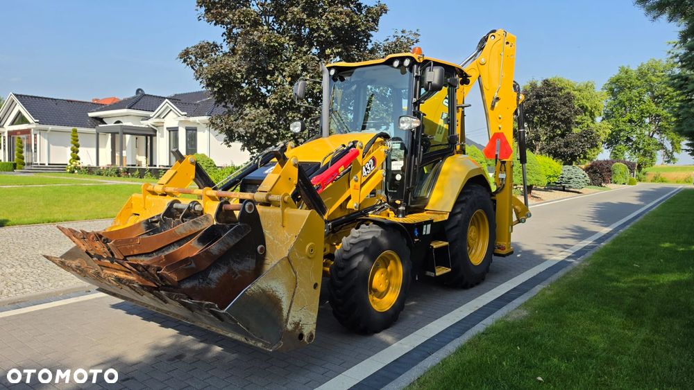 Caterpillar KOPARKO ŁADOWARKA CAT 432. 101 KONI. AUTOMATYCZNA SKRZYNIA BIEGÓW.  JOYSTICK. 3 ŁYŻKI. ROK PRODUKCJI 2023. KUPOWANA I ODBIERANA W 2024. BARDZO MAŁY PRZEBIEG JEDYNE 325 MTh. KLIMATYZACJA.  WEBASTO. STAN JAK FABRYCZNIE NOWA - 1