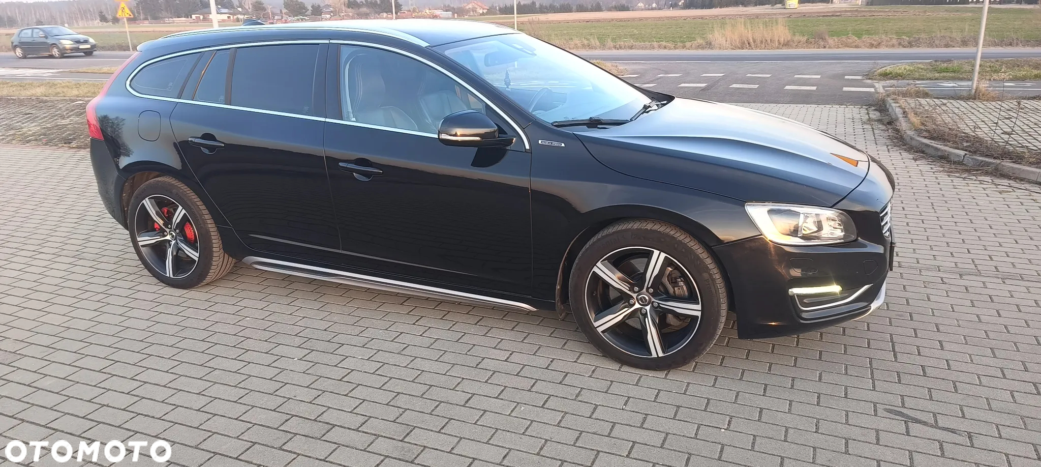 Volvo V60 D6 AWD Plug-in Hybrid Summum - 4