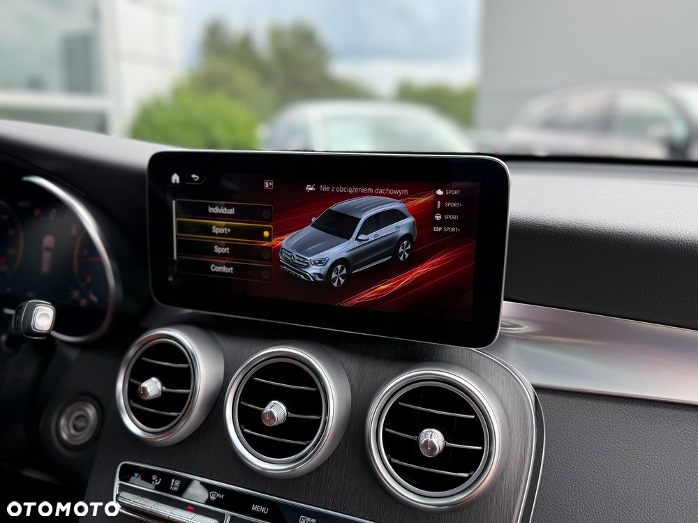 Mercedes-Benz GLC 220 d 4Matic 9G-TRONIC AMG Line Plus - 23
