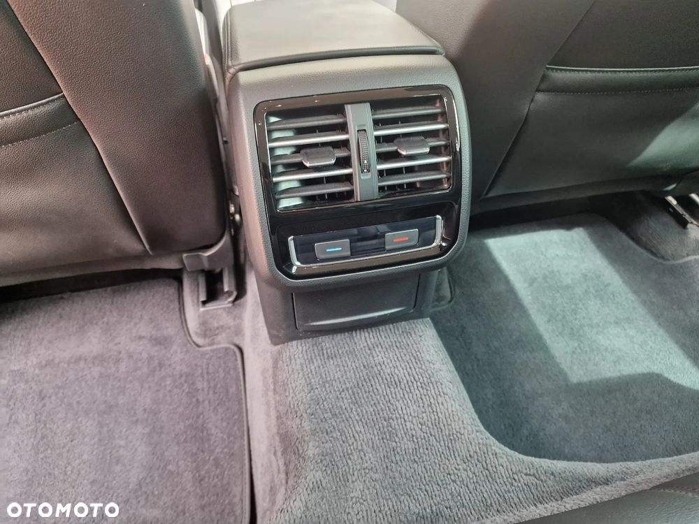Volkswagen Passat - 25