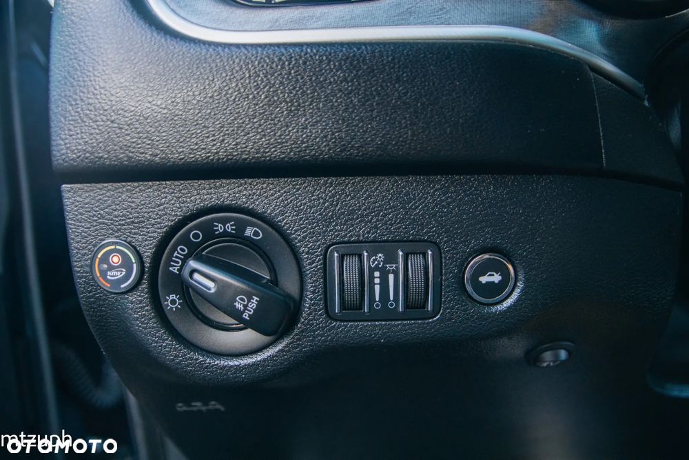 Dodge Challenger - 11