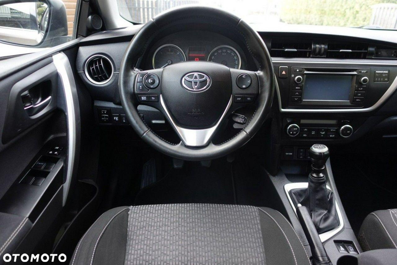 Toyota Auris - 14