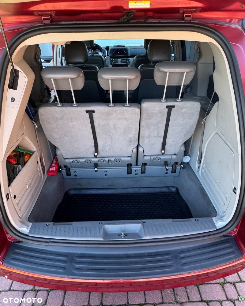Volkswagen Routan - 11