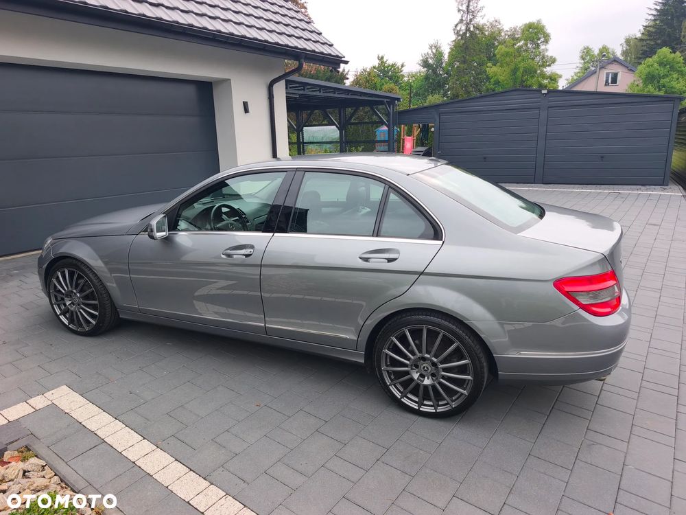 Mercedes-Benz Klasa C 180 CGI BlueEFFICIENCY Avantgarde - 10
