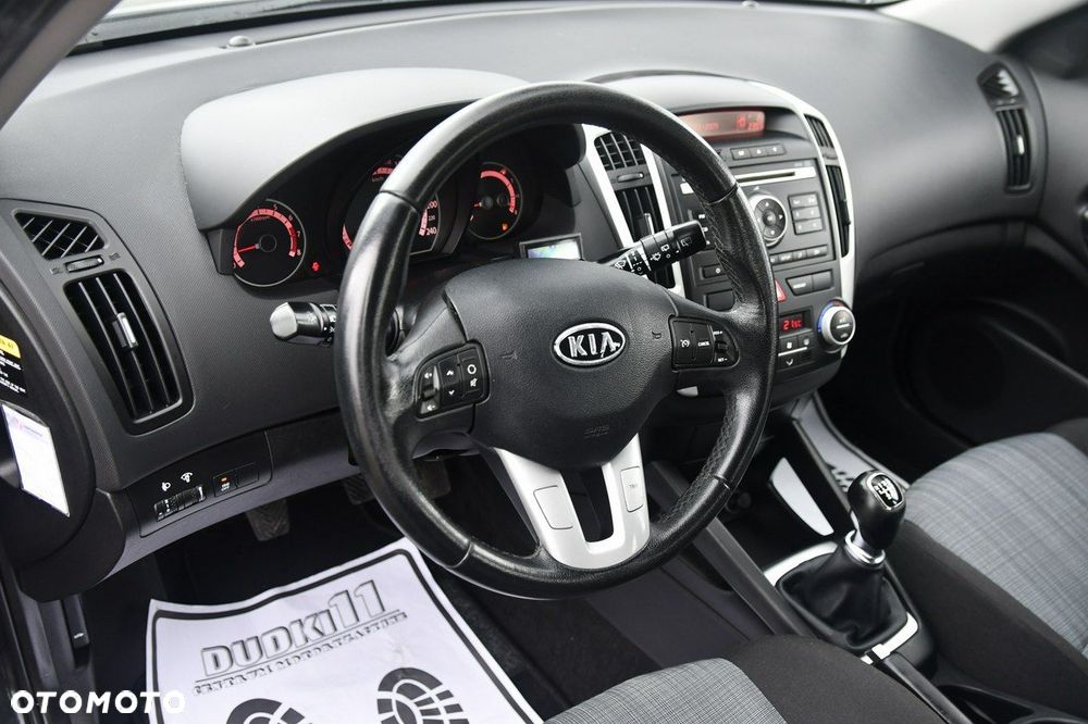Kia Ceed - 16