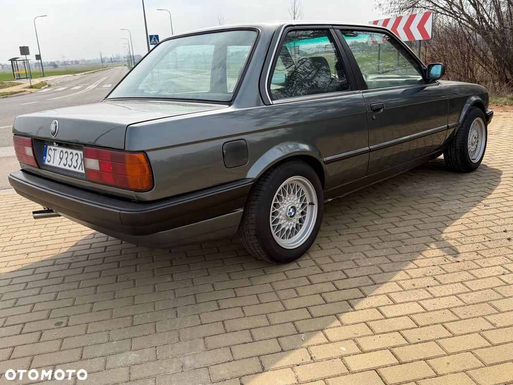 BMW Seria 3 318i - 8