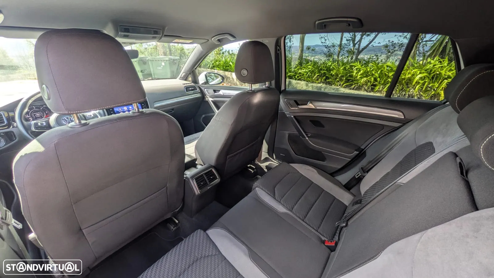 VW Golf 1.6 TDI R-Line - 9