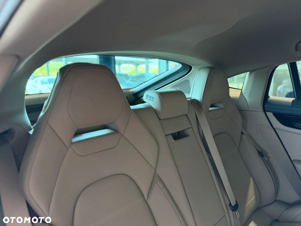 Porsche Panamera 4 E-Hybrid PHEV - 37