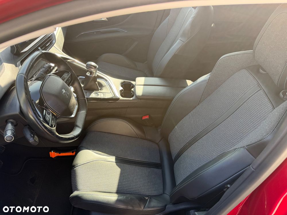 Peugeot 3008 1.2 PureTech Allure Pack S&S - 28