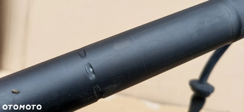 SILOWNIK KLAPY BAGAZNIKA TOYOTA RAV4 V - 5