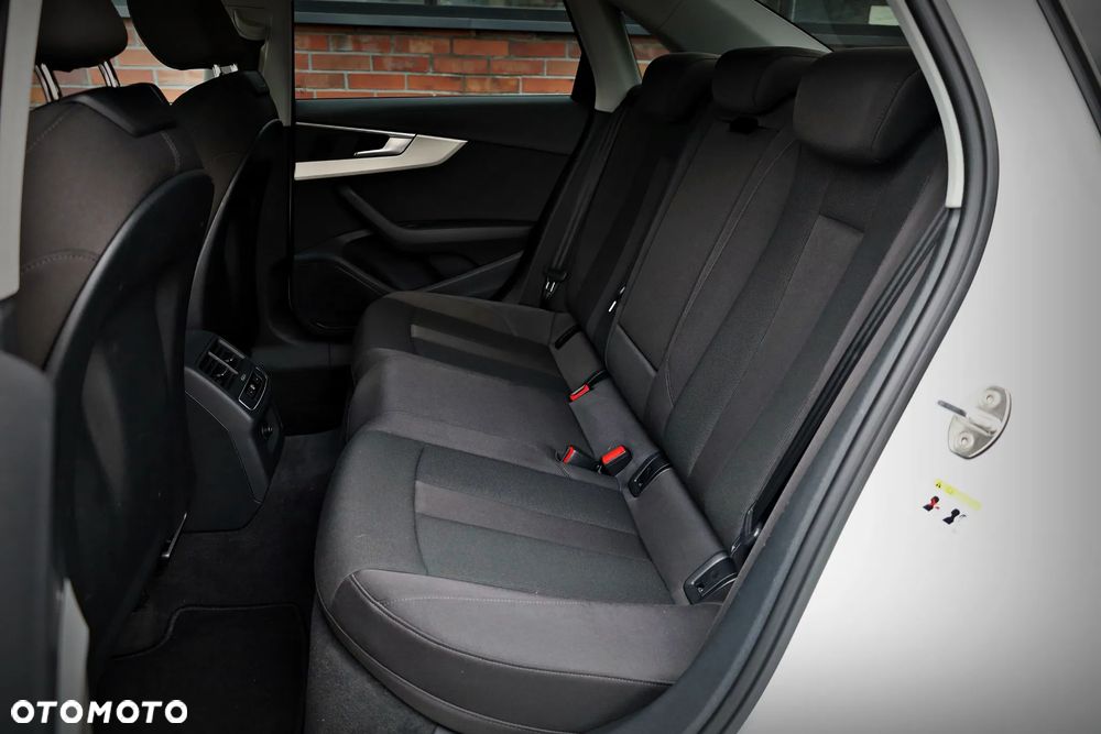 Audi A4 Limousine 35 TFSI mHEV S Line S tronic - 25