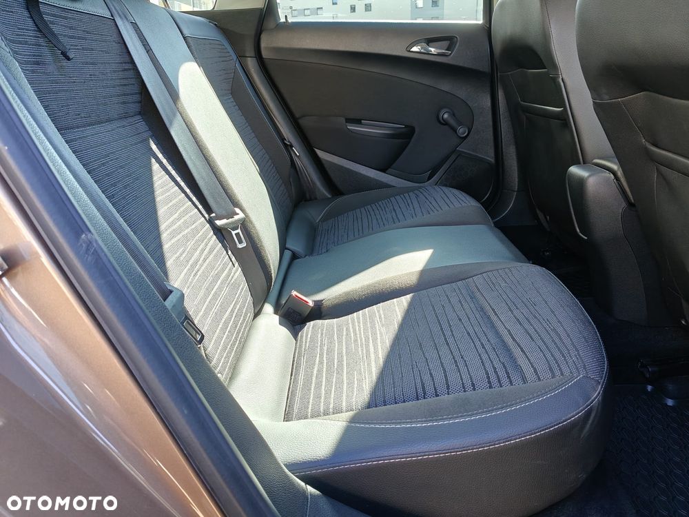 Opel Astra 1.6 Cosmo - 9