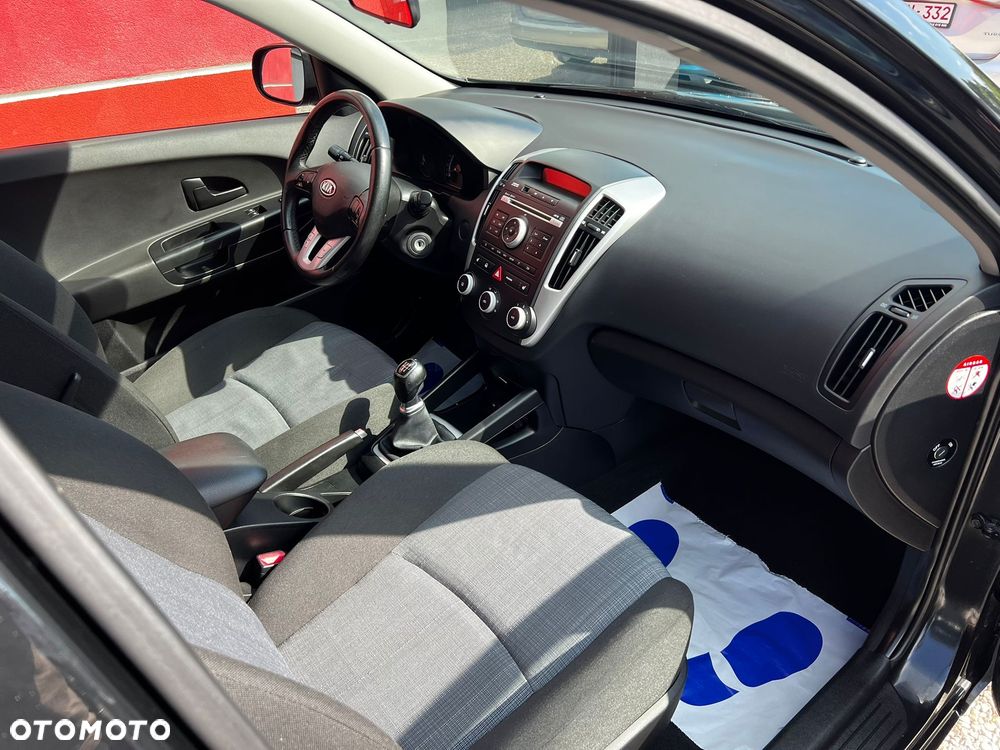 Kia Ceed 1.4 CVVT Attract - 17
