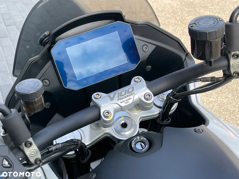 Moto Guzzi V100 Mandello - 8