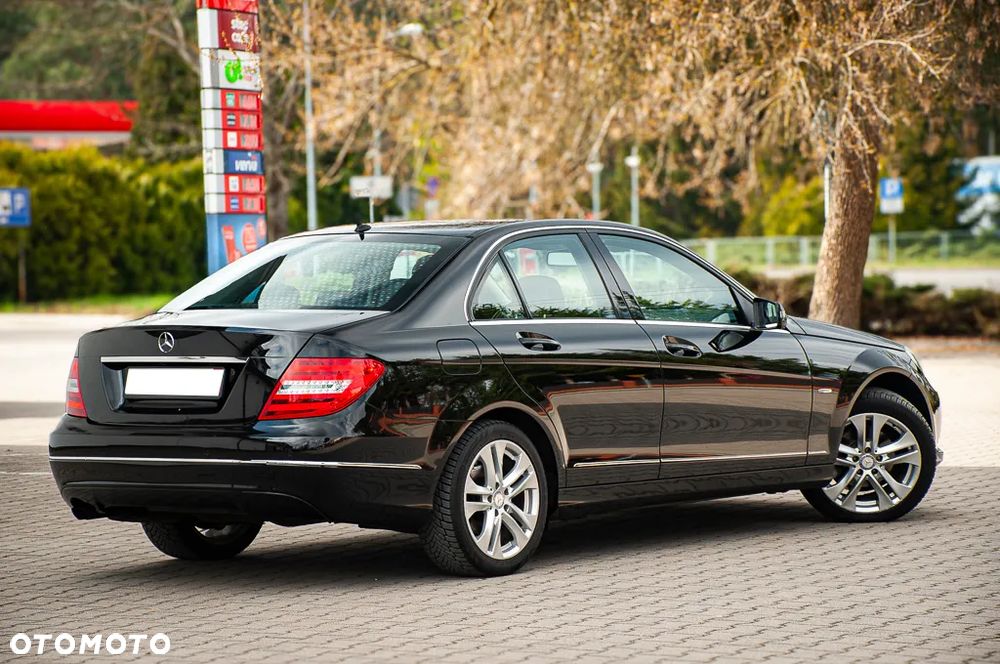 Mercedes-Benz Klasa C 180 BlueEFFICIENCY 7G-TRONIC Avantgarde - 17