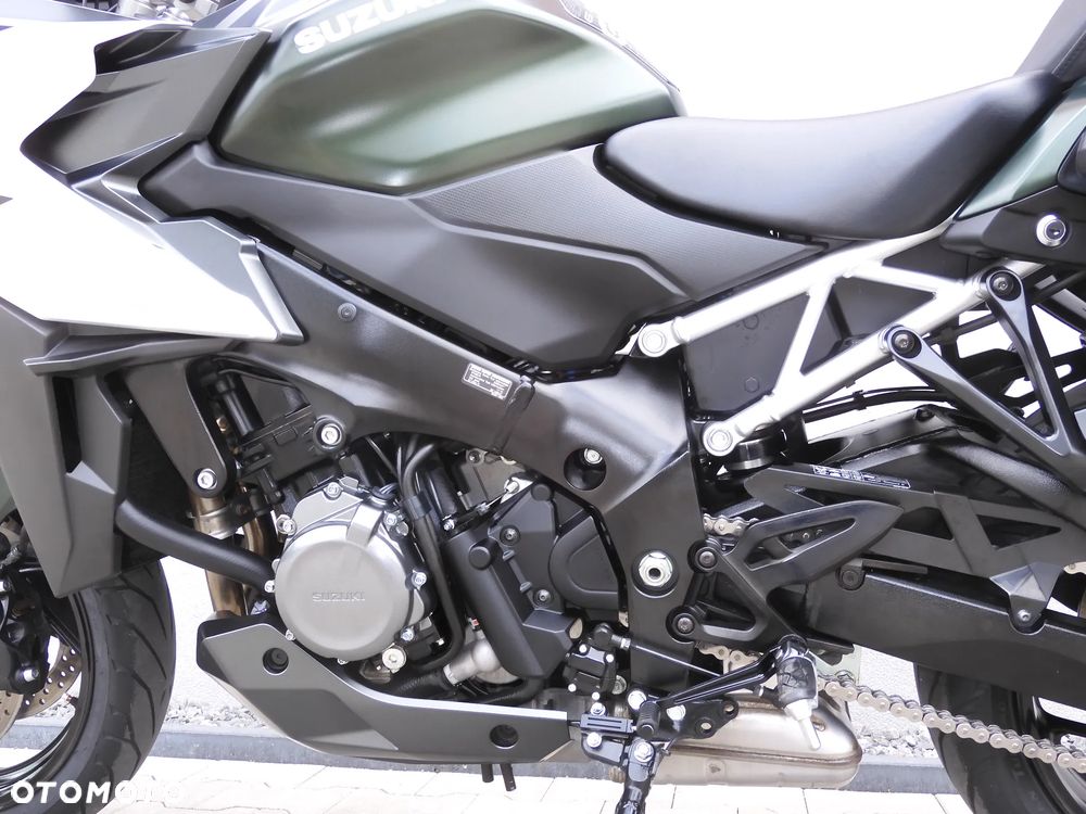 Suzuki GSX - 31