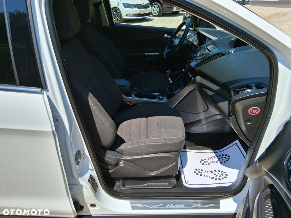 Ford Kuga 1.6 EcoBoost 2x4 Trend - 17