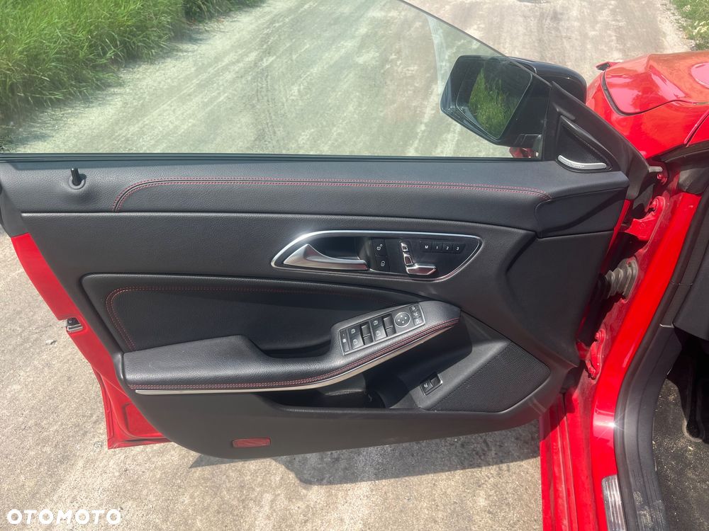 Mercedes-Benz CLA 200 7G-DCT UrbanStyle Edition - 16