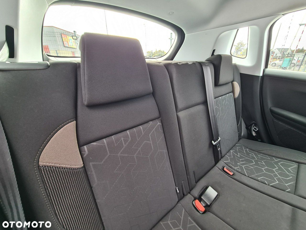 Peugeot 2008 1.6 e-HDi Active S&S - 24
