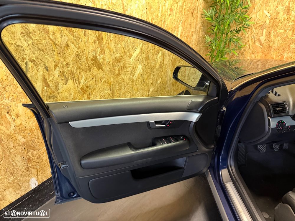 Audi A4 Avant 2.0 TDi S-line - 5