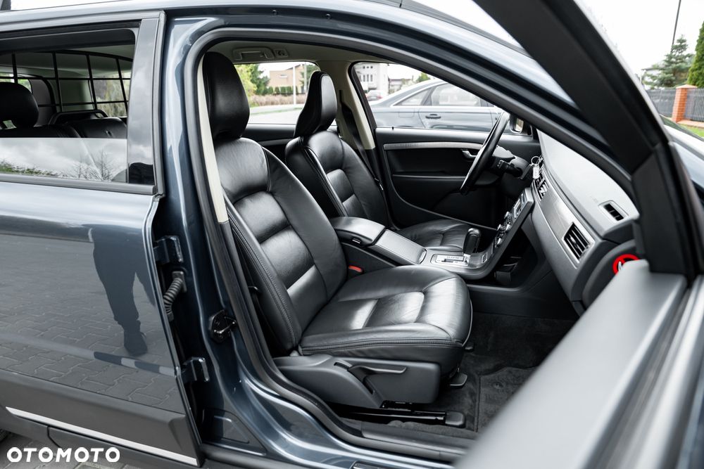 Volvo XC 70 D5 AWD Momentum - 25