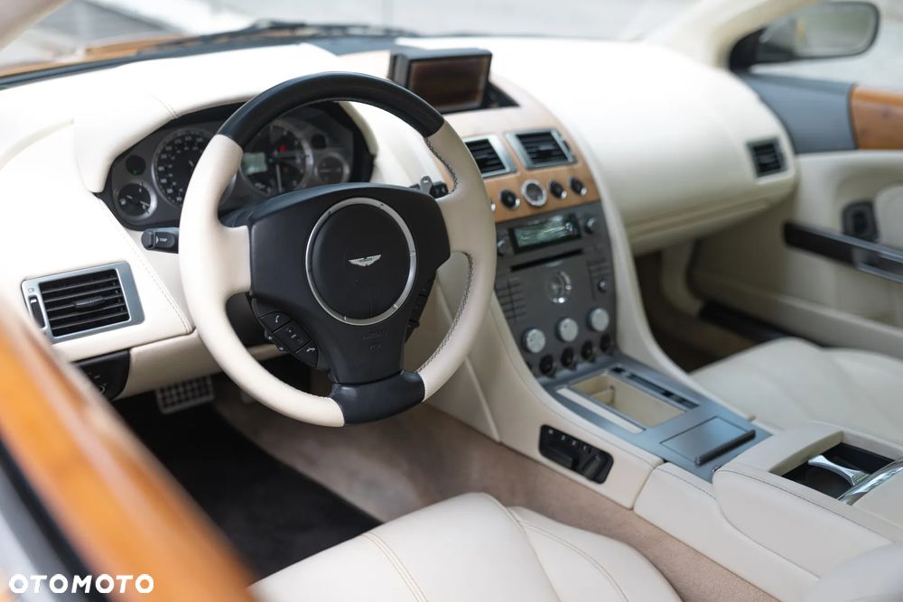 Aston Martin DB9 Touchtronic - 15
